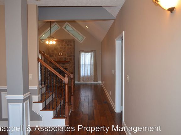 5th image of 121 Bainbridge Dr