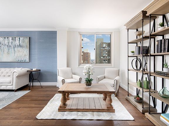2nd image of 555 Main St APT 1514