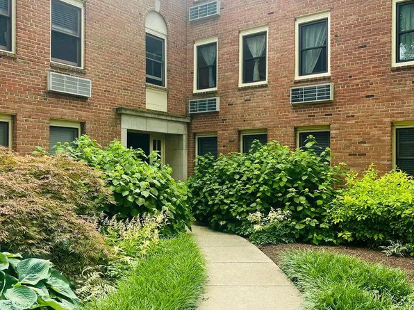 4822 Chevy Chase Dr APT 203, Chevy Chase, MD 20815