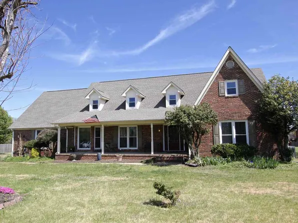 476 Shadow Ridge Dr, Jackson, TN 38305