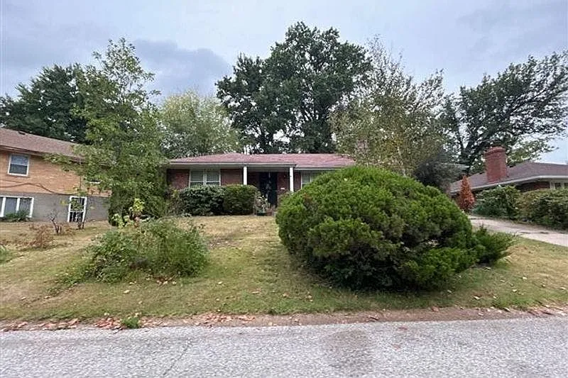 6907 Winchester Dr photo 1
