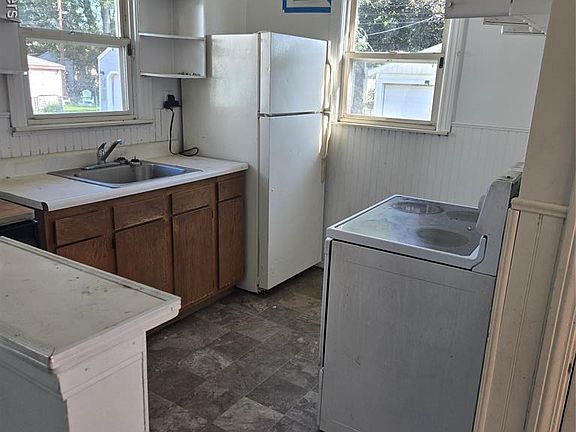 4th image of 7561 Ziegler St