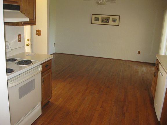 2nd image of 41490 Janet Cir