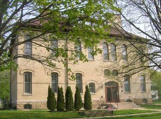 400 Garfield St APT 6, Stoughton, WI 53589