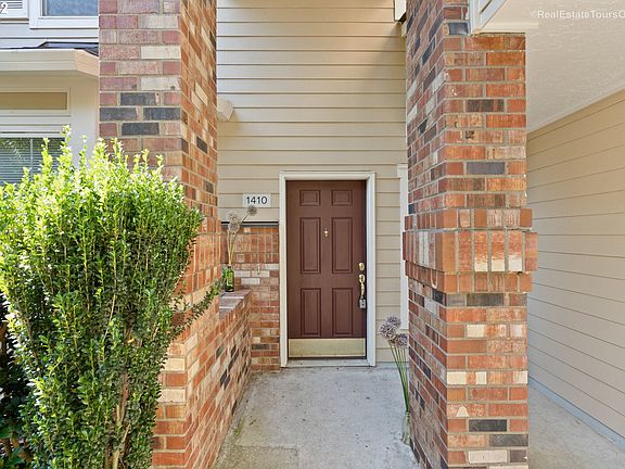 3rd image of 1160 NE Horizon Loop Unit 1410