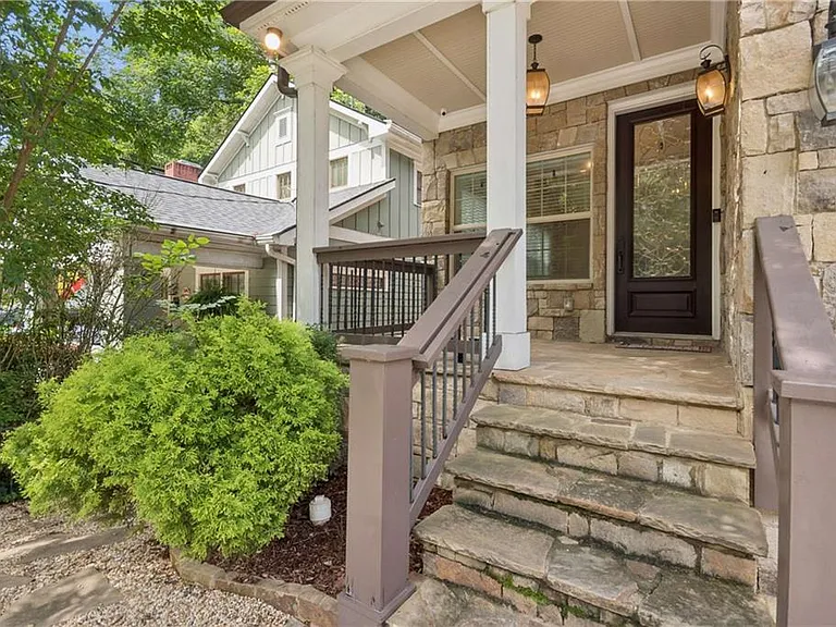 374 Clifton Rd NE — Photo 3