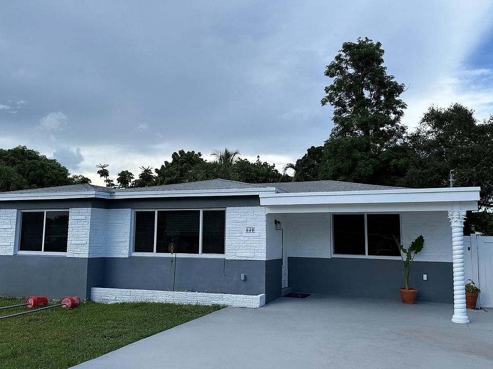 FRONT OF THE HOUSE