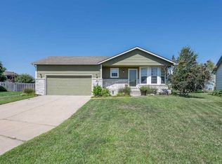 2033 S Crestline Ct, Wichita, KS 67209