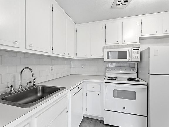 4th image of 1 Colonial Dr #B1-8