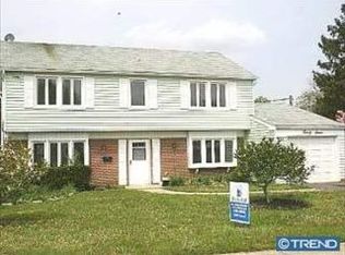 27 Holton Ln, Willingboro, NJ 08046