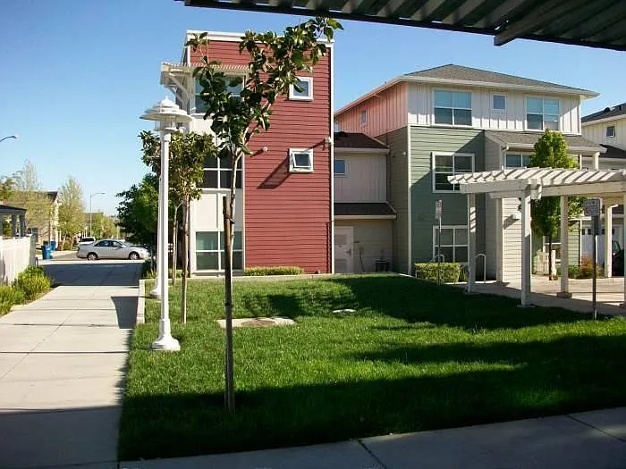 1 bed, 650 sqft, $1,784 — Photo 1