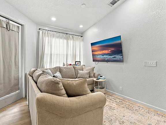 5th image of 3248 MIRELLA Drive