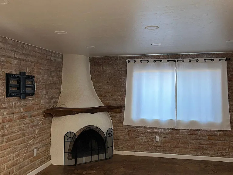 1152 E Winnie Pl — Photo 7
