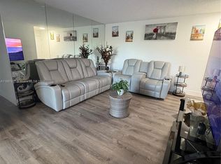 El Jardin De Hialeah, Hialeah, FL 33013