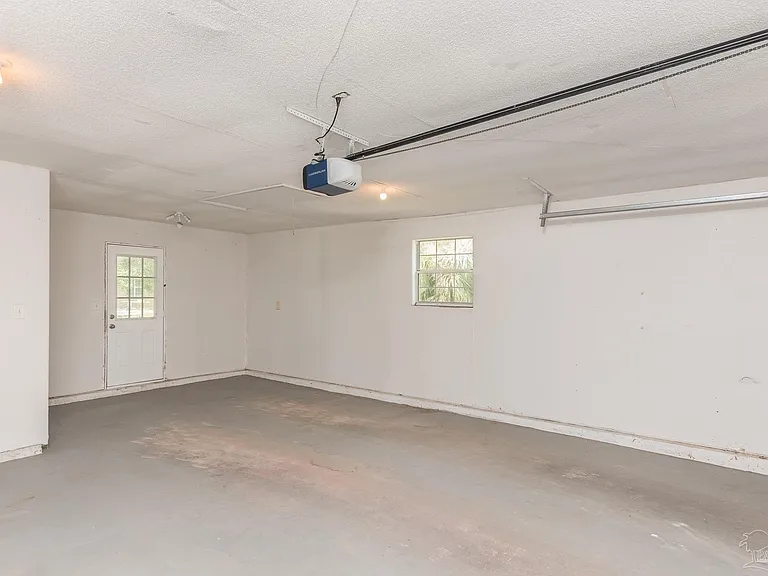2217 N 61st Ave — Photo 23