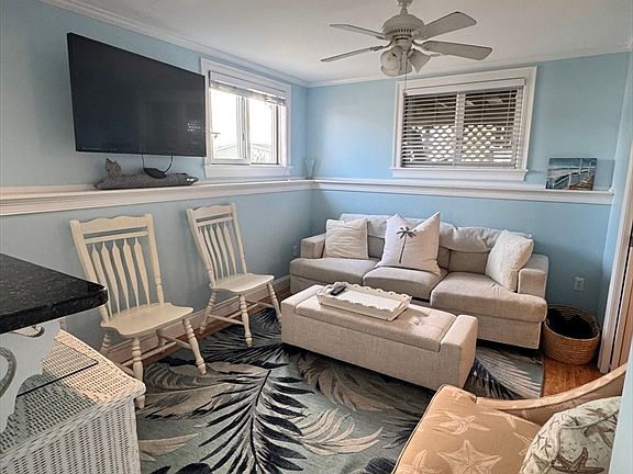 2nd image of 8 6th St #1