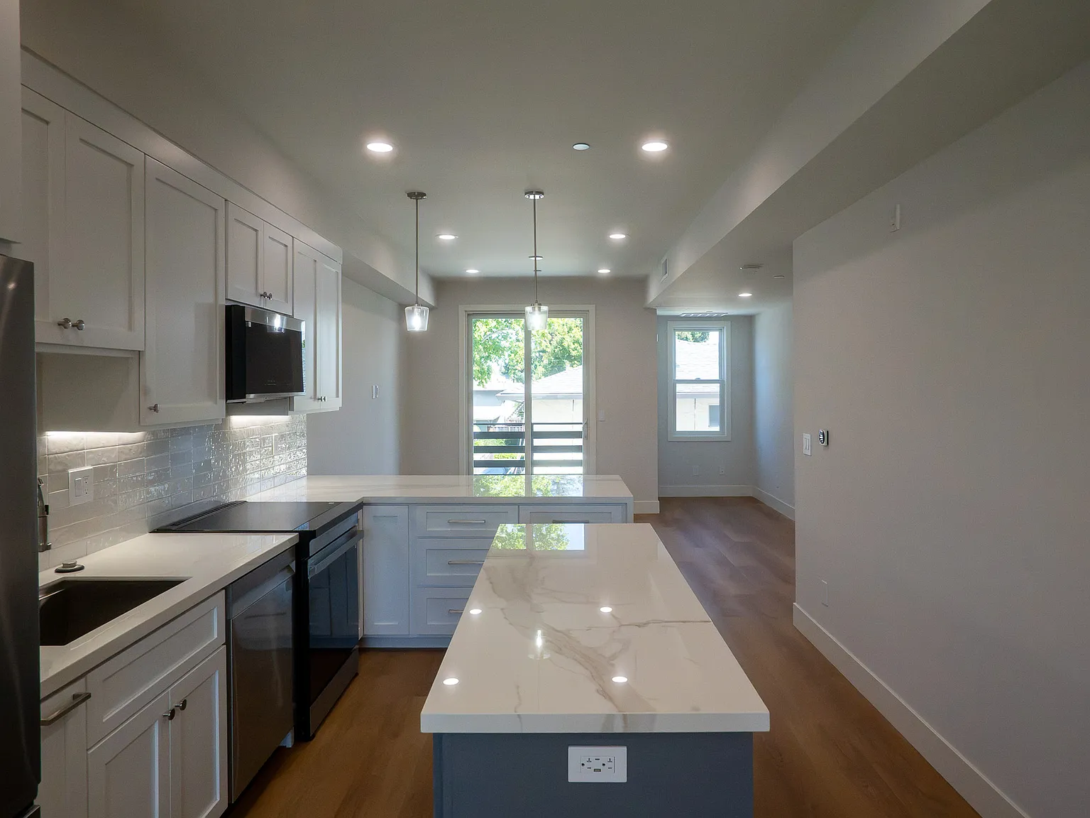 2 bed, 1331 sqft, $5,000 — Photo 1