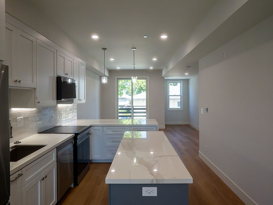 Kitchen facing Living/Family Room