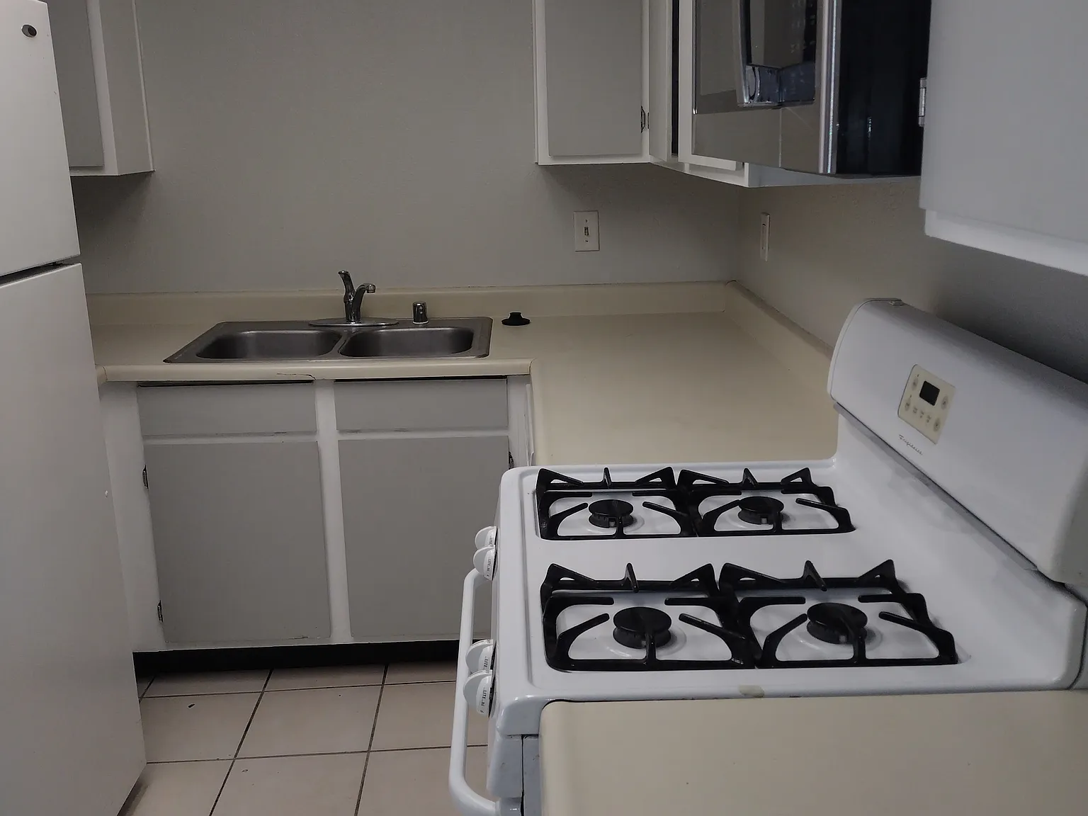 2 bed, 1008 sqft, $1,600 — Photo 3