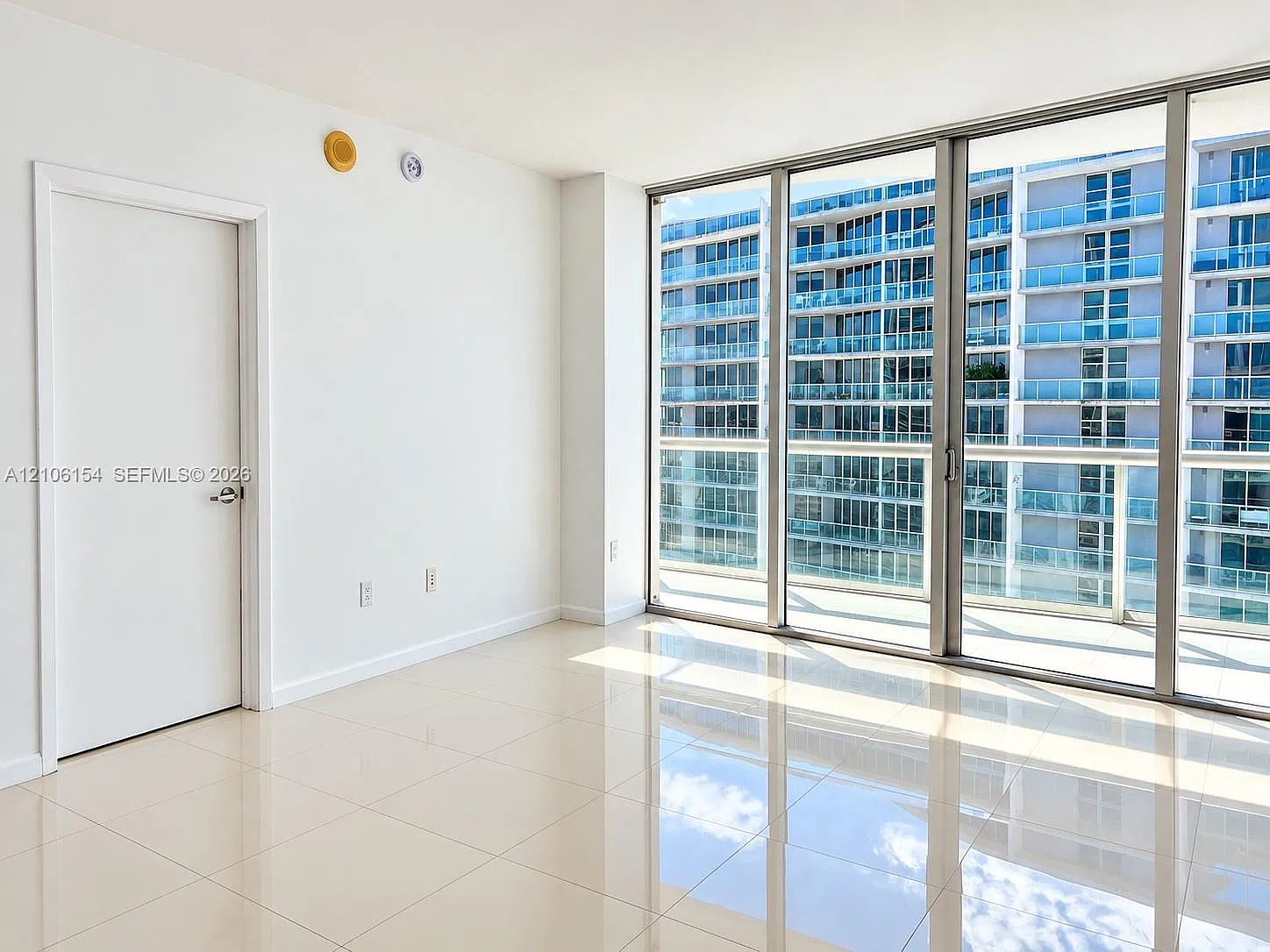 Iconbrickell Condo No 1 — Photo 3