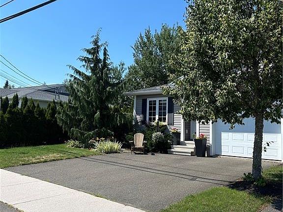 4th image of 90 Damien St #1