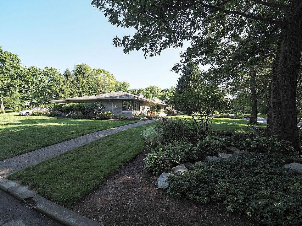 1st image of 400 Arden Dr