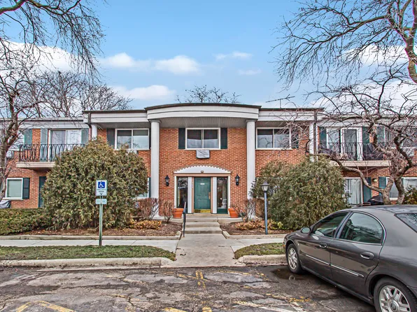 702 E Algonquin Rd #K209, Arlington Heights, IL 60005