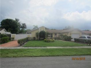 5850 NW 192nd St, Hialeah, FL 33015