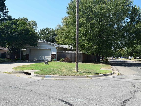 3rd image of 1933 N Reca St