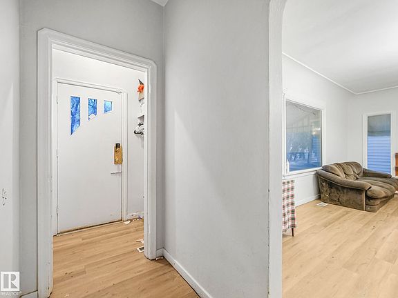 3rd image of 10958 108th St NW