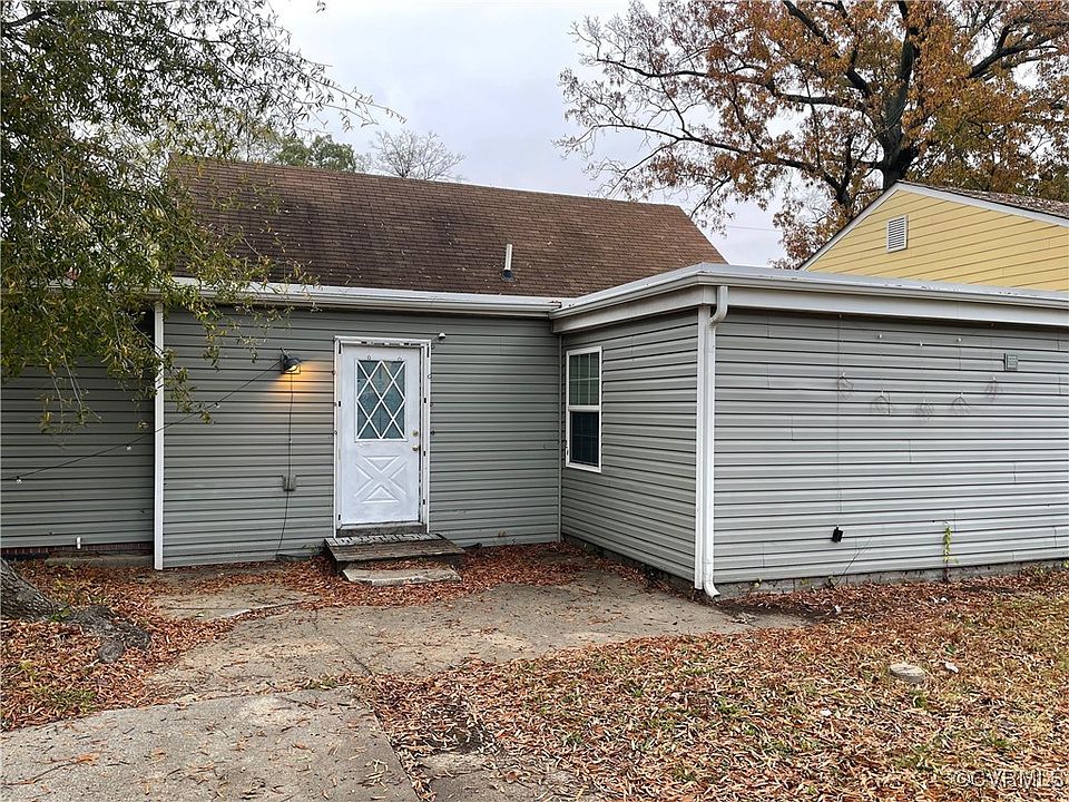 2nd image of 104 E Blake Ln