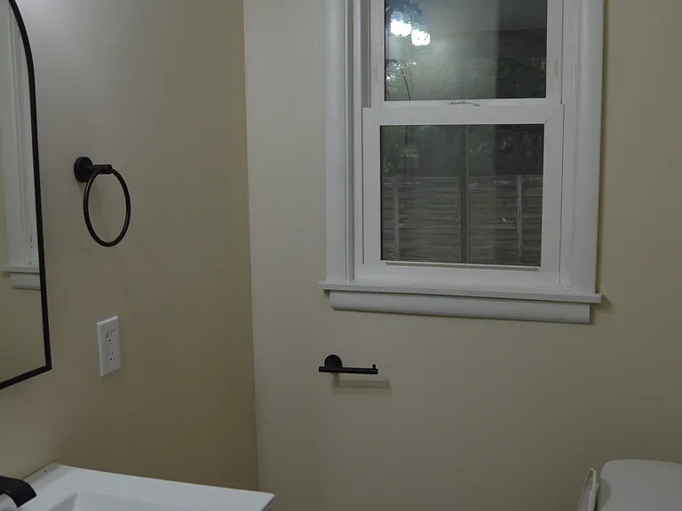 2262 E Bancroft St — Photo 19