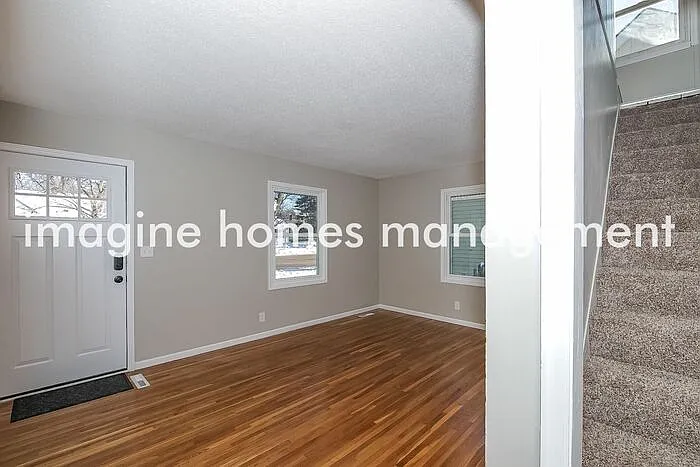 2 bed, 1.0 bath, 1378 sqft, $2,450 — Photo 3