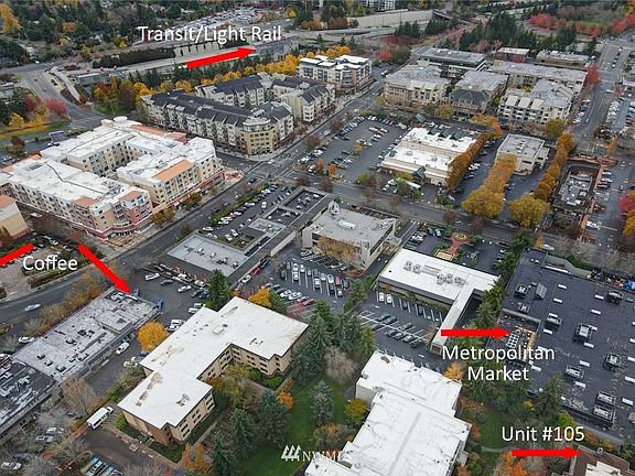 The Carlton is superbly located; just steps to coffee shops/dining/shopping, and a short stroll to transit options.
And 5 minutes by car to Downtown Seattle & Bellevue.