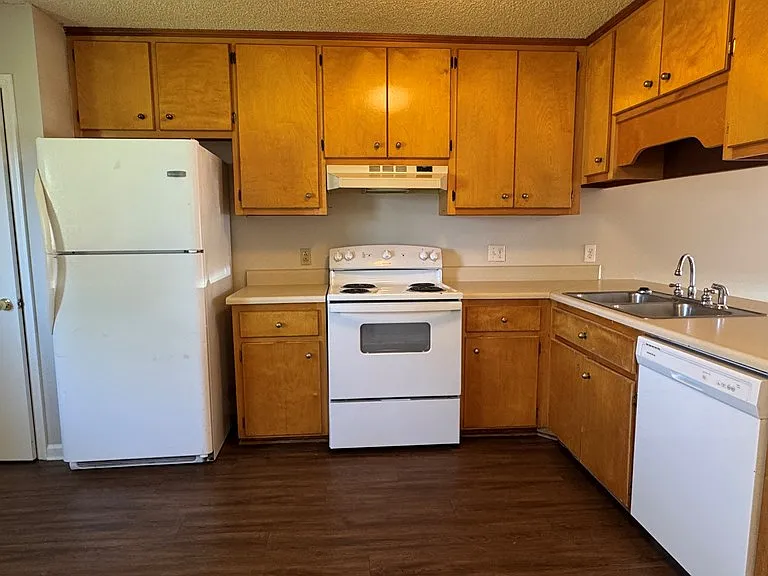 1744A Poplar St — Photo 7