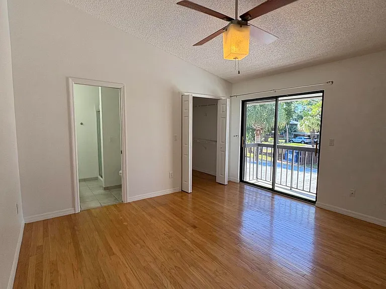 203 SE Camelot Gardens Blvd #C — Photo 3