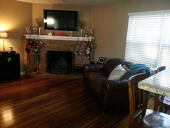 3rd image of 820 Hanover Dr