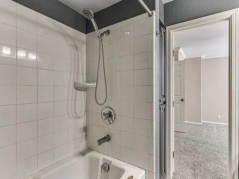 323 Potomac Dr — Photo 34
