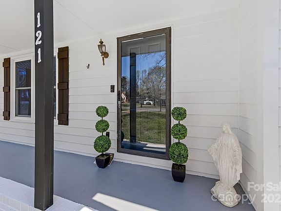 3rd image of 121 Country Ln