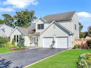 23 Matinecock Ave, East Islip, NY 11730