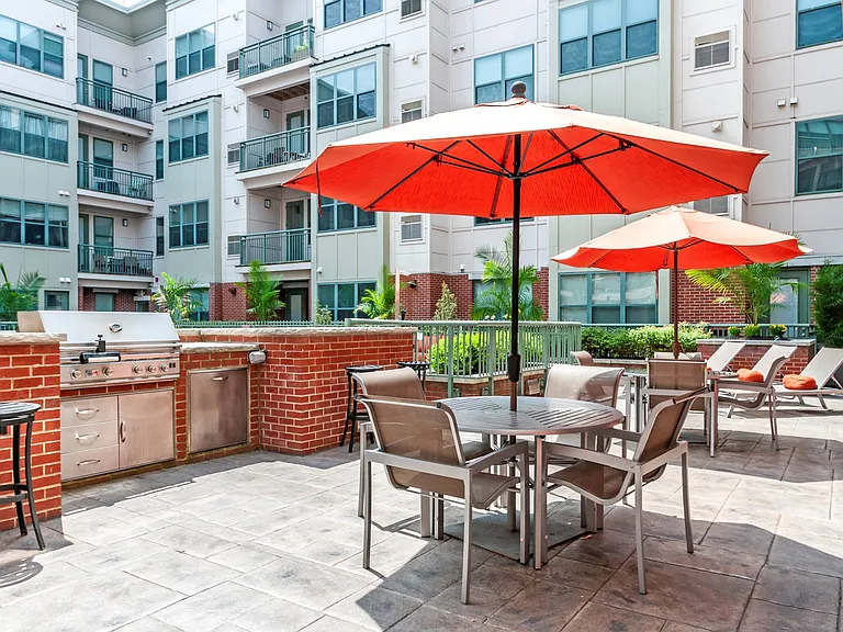 Dine al fresco on the pool's sundeck
