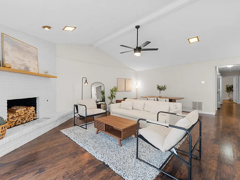 306 Candlewood Pl — Photo 4