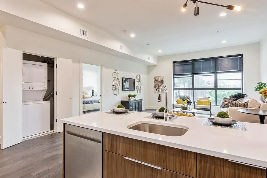 Frontier Flats — Photo 3