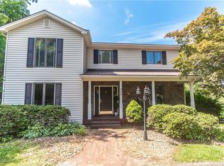 594 Cross Creek Dr, Mount Airy, NC 27030