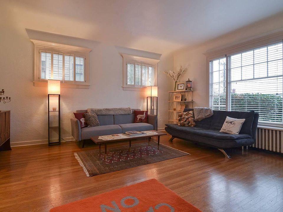 Living room with 11 foot ceilings