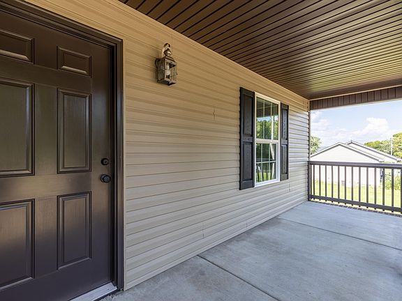 2nd image of 102 Beechwood Ln