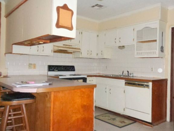 5th image of 3118 Roselawn Dr