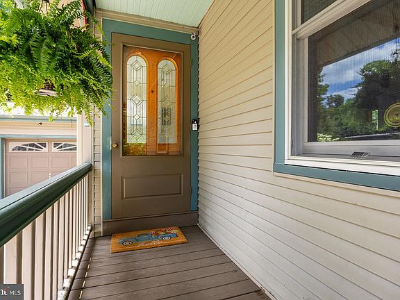 4th image of 18 Oakview Ave