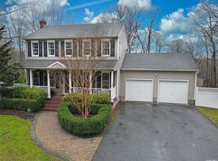 42 Harper Rd, Calverton, NY 11933