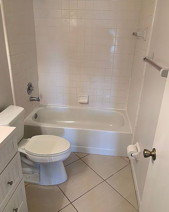 1st image of 105 Stonehedge Ct